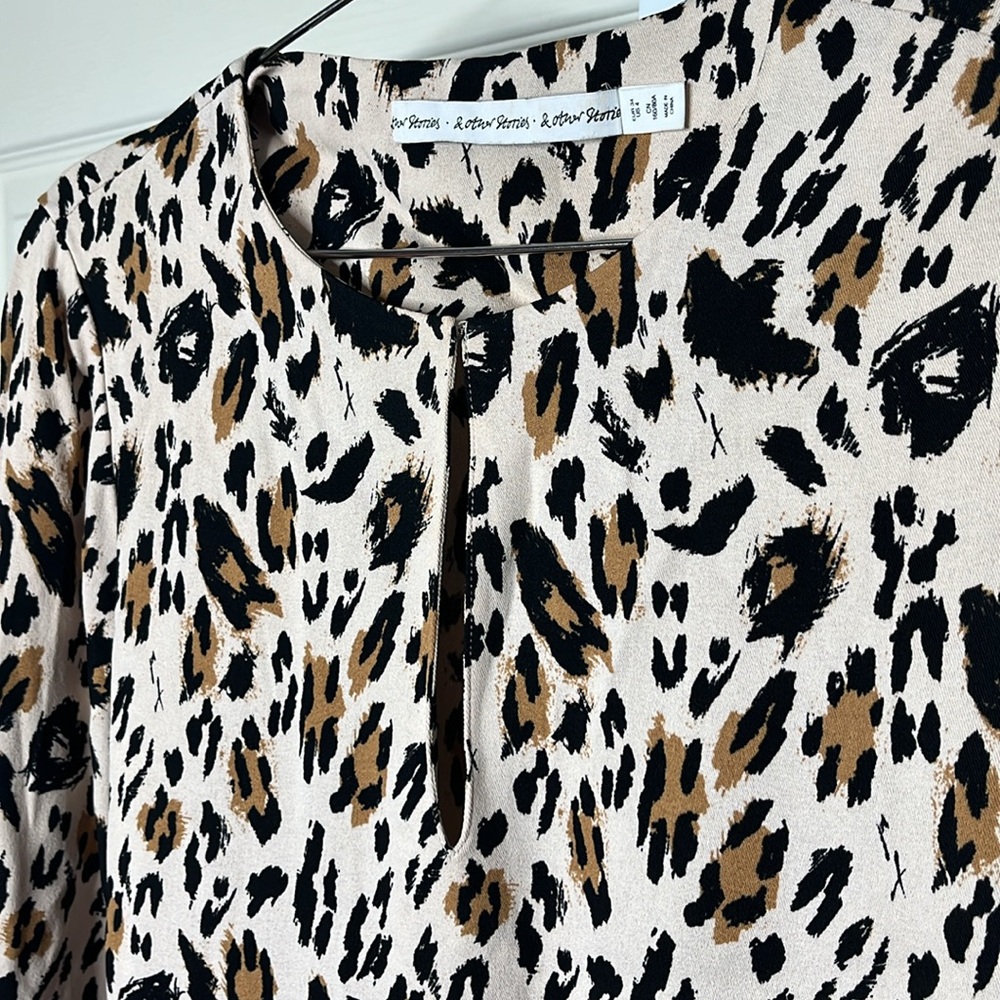 Revolve & Other Stories Leopard Animal Print Keyhole Long Sleeve Blouse Top 4 - Picture 5 of 11